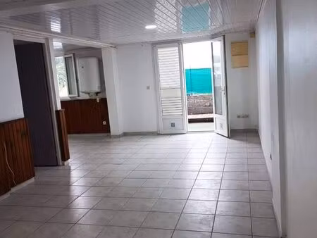t3 bas de villa petite île ville