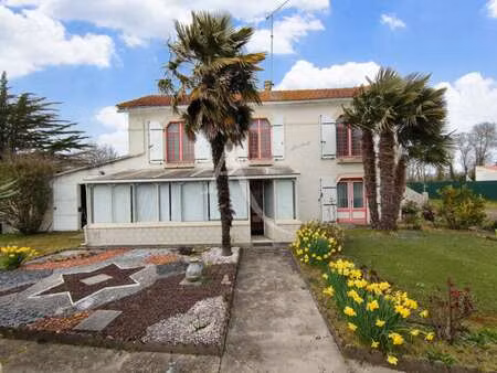vente maison à grues (85580) : à vendre / 121m² grues