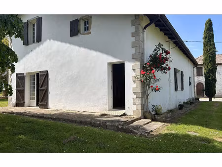 location maison  m² t-2 à sainte-marie-de-gosse  660 €