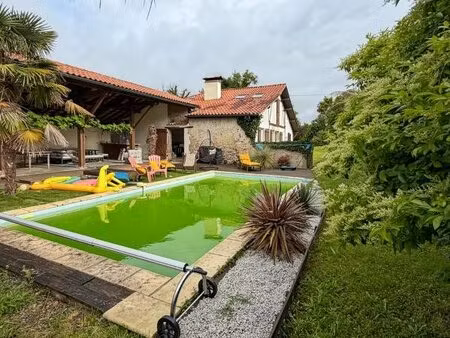 maison de 7 pièces de 159 m² à saint-sever