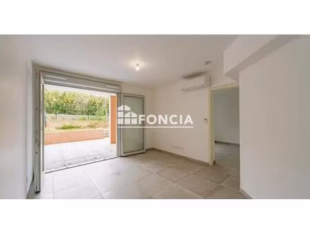 bormes le pin - appartement 2 pièces avec terrasse
