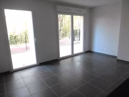 t2 avec terrasse  jardin et parking à brignoles
