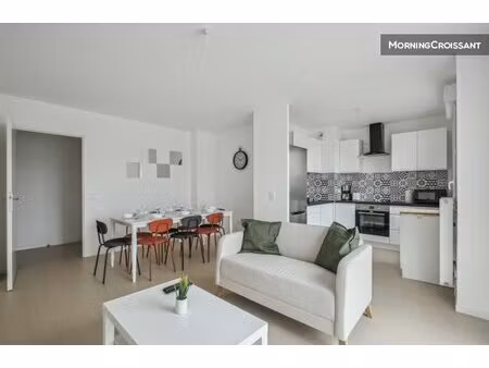 chic and spacious apart with parkin