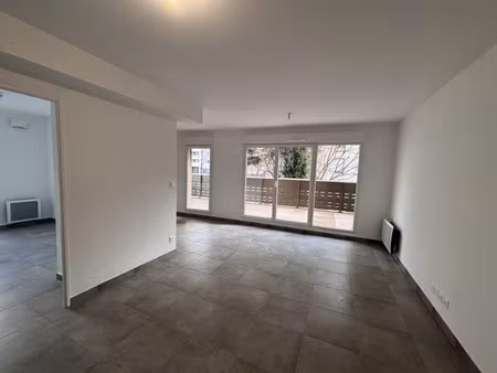 t3 avec terrasse et parking à montpellier