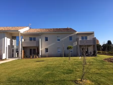 proche issac  t3 appt avec terrasse et parking emplacement calme