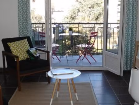 studio meublé balcon et parking