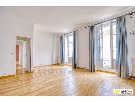 versailles notre-dame appartement 3 pièces 66 42 m² situé au 1er étage avec cave