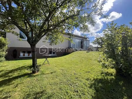 maison traditionnelle de 128 04 m² à le tallud