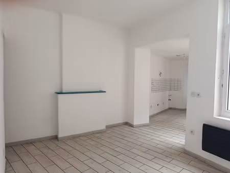 maison de ville de 86m²   3 chambres  cour. idéal primo accédant ou investissement locatif