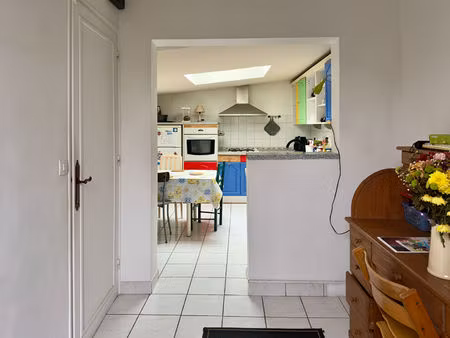 *** maison atypique - fort potentiel - proche transports ***