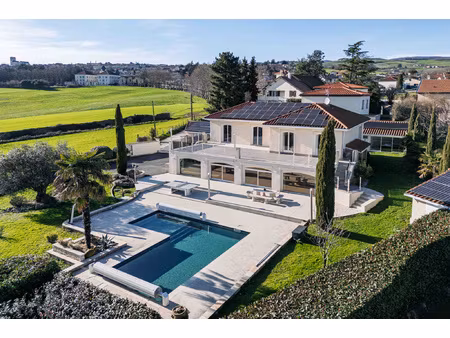grande maison familiale entièrement rénovée avec vue st mart