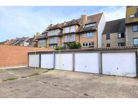 garage spacieuse à blankenberge – stationnement sécurisé et