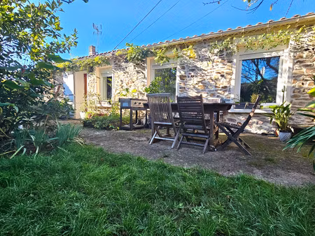 bouguenais les couets  maison plain pied en pierres 73 m²  garage  2 chambres + jardin