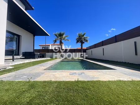 thuir  à vendre maison récente contemporaine  5 pièces avec garage  jardin et piscine.