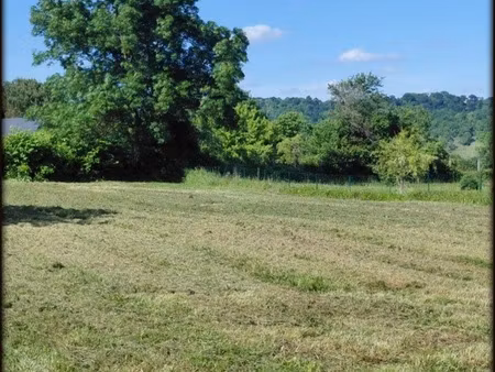 terrain plat constructible d'environ 1200 m²
