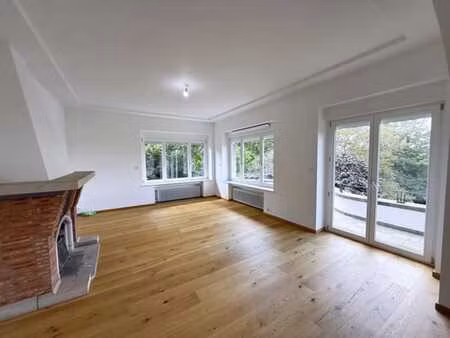 appartement 3 ch rénové avec terrasse – forest