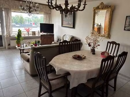 appartement spacieux avec beaucoup de potentiel