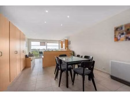 superbe et spacieux appartement de 2 chambres à vendre près
