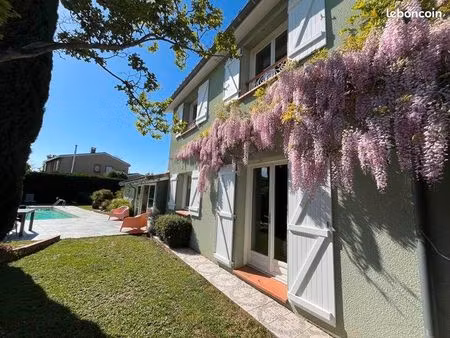 villa 5 pièces 203 m²