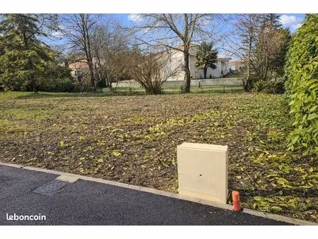 terrain 450 m² semussac