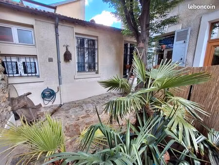 2 pièces - terrasse - plein centre