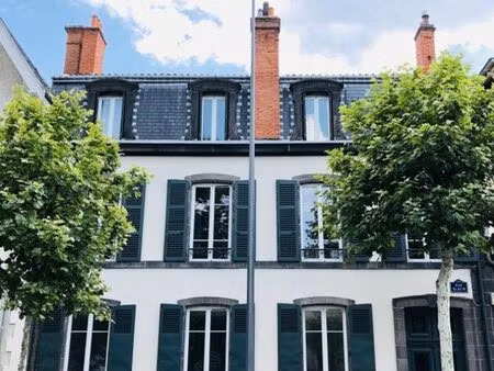 rare t4 rue blatin avec 2 parking et terrasse