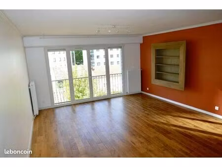 grand t2 calme et lumineux avec balcon et parking