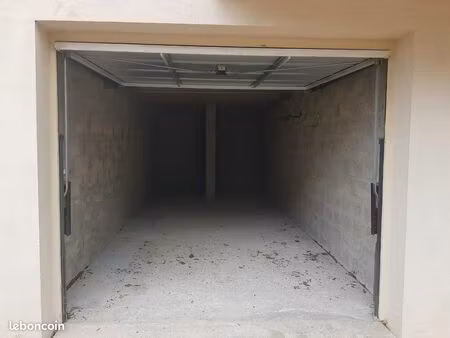 box/garage