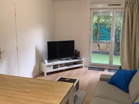 appartement meublé en excellent état  beau 2 pièces de 36 m² en rez-de-jardin avec terrass