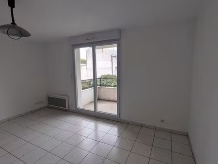 appartement 2 pièces 44 m²  balcon et parking