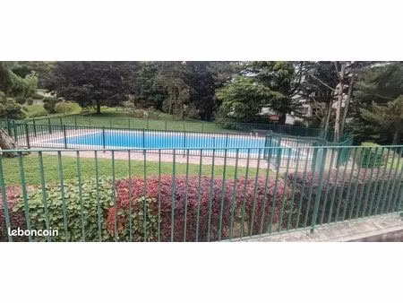 ? studio meublé rénové – résidence avec piscine et tennis – le pecq