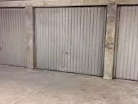 loue garage boulevard des états unis saint étienne ( cité du design )