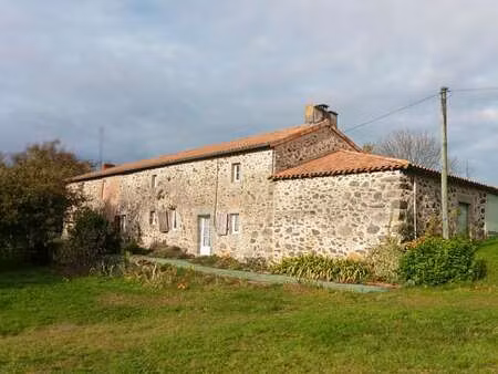 vente longère et corps de ferme à moncoutant (79320) : à vendre / 120m² moncoutant