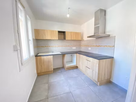 location appartement 2 pièces 60 m² à graveson (13690)  659 €