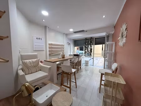 location locaux professionnels 33 m² à avignon (84000)  nan €
