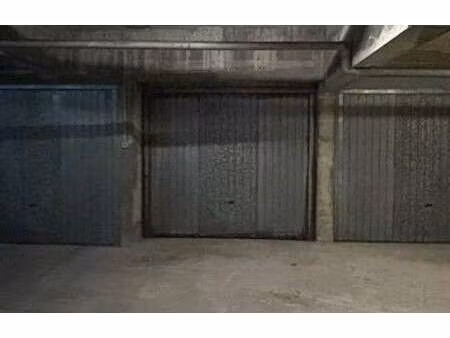 vente garage et parking aux sables-d'olonne (85100) : à vendre / 12m² les sables-d'olonne