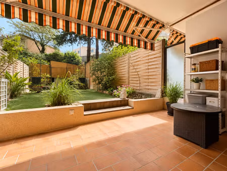 studio rez-de-jardin avec jardin et terrasse