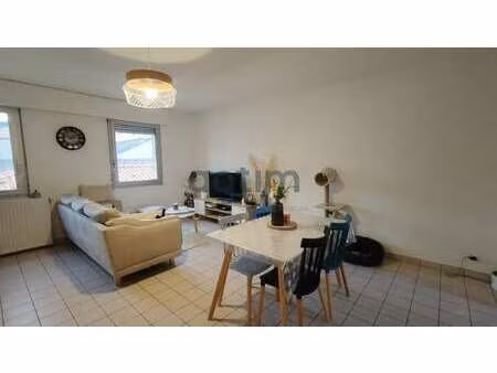 location appartement 2 pièces à montaigu (85600) : à louer 2 pièces / 53m² montaigu