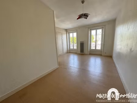 location appartement 1 pièce 25 m² à jarnac (16200)  432 €
