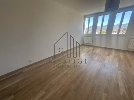 t2 de 47 m² avec ascenseur en centre-ville au-dessus de monoprix