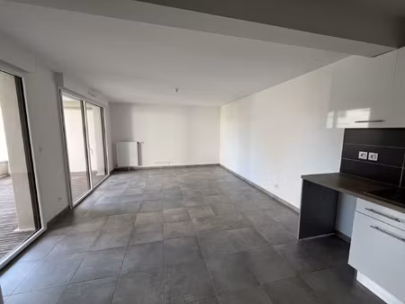 a louer : superbe appartement t3 avec jardin à castanet-tolo