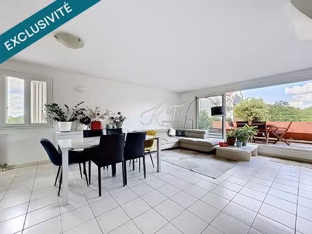 duplex au dernier étage avec une grande terrasse