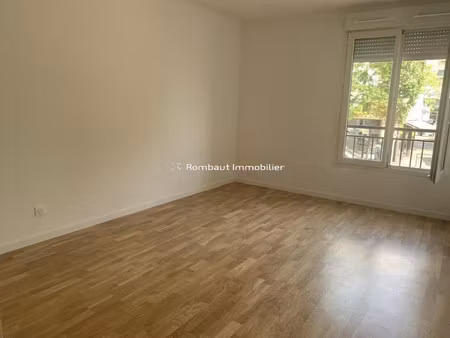 idealement place : studio dans immeuble neuf