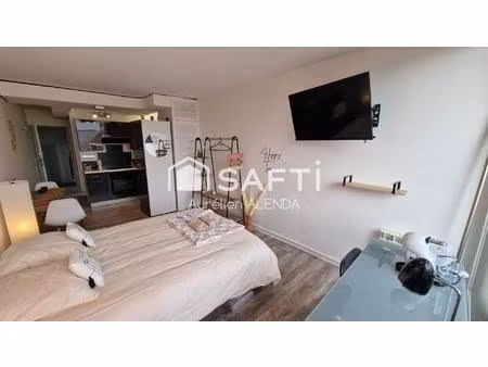 place des vosges 24m2 en loué meublé avec balcon et cave