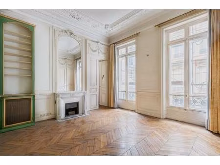 appartement avec cachet au coeur du 8ème arr