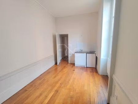 studio rénové de 21 m² - place bellecour lyon 2ème