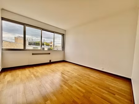 paris xvième henri martin bd flandrin  grand studio de 30 51m² refait à neuf