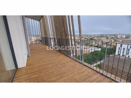 grand t4 dernier etage - metro - pk