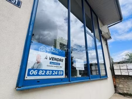 exclusivité – local professionnel d’exception au cœur de morestel !