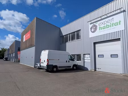 local artisanal avec bureaux et stockage